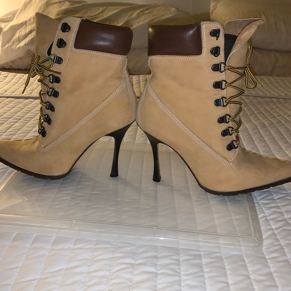 Manolo Blahnik Shoes - Manolo Blahnik